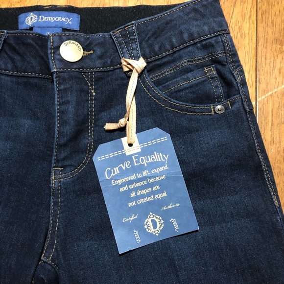 Democracy New “Ab"solution Indigo Bermuda Short 2P - Picture 10 of 15